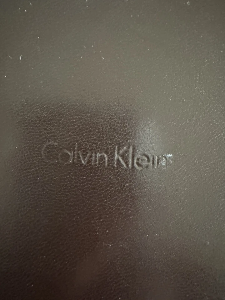 Estuche compartimento marrón cosmético Calvin Klein para hombre vintage 8" x 4,5" x 2" Foto 2 de 4