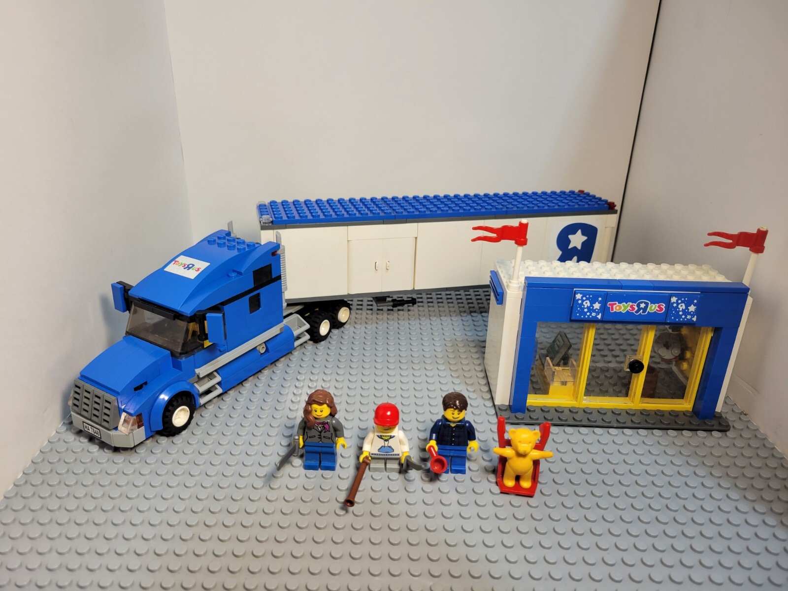 LEGO City (7848) Toys "R" Us Truck 100 complete eBay