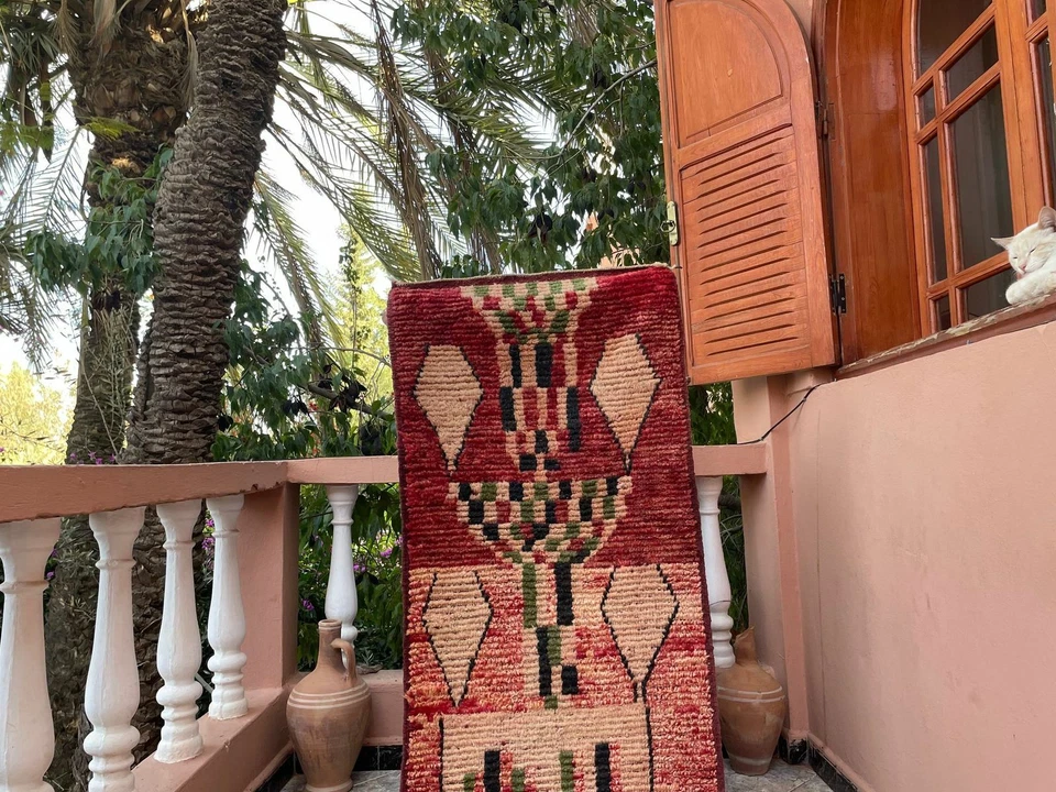 Alfombra geométrica borgoña Boujad marroquí hecha a mano vintage corredor 2'3"x8'3" Foto 2 de 4