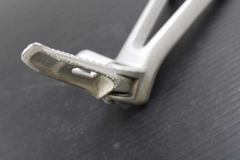 Suzuki GSXR600 2007 clavija de pasajero trasero derecho Foto 4 de 4