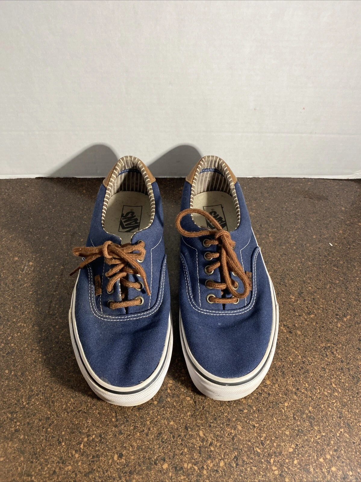 Sneakers Vans unisex in denim con suola bianca. Uomo taglia 9 donna 10 5
