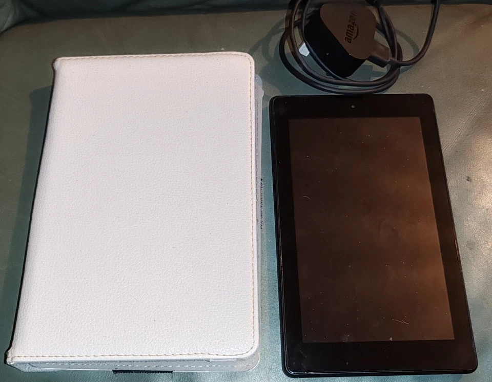 Amazon fire 7 blue tablet 7th gen bundle + book style cover/stand - Image 3 of 4