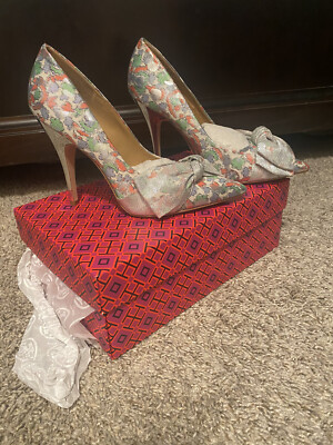 Tory Burch Silver Bow Pumps (high heels), US Size 9