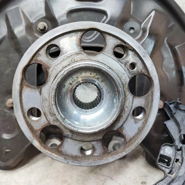 15-20 Mercedes-Benz C300 RR RH Suspensión Husillo Nudillo Buje 205-350-02-41 OEM Foto 4 de 4