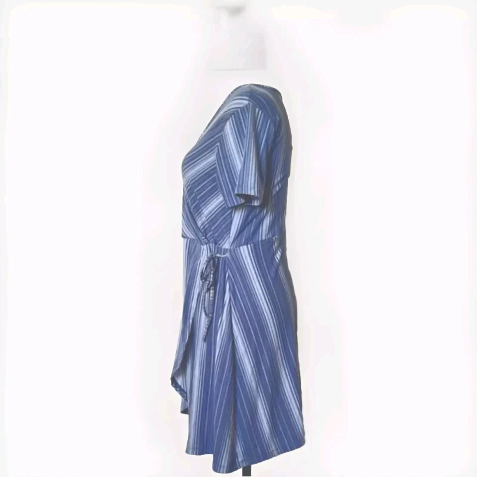 VESTIDO ENVOLVENTE SINTÉTICO ARDENE TALLA GRANDE Foto 2 de 3