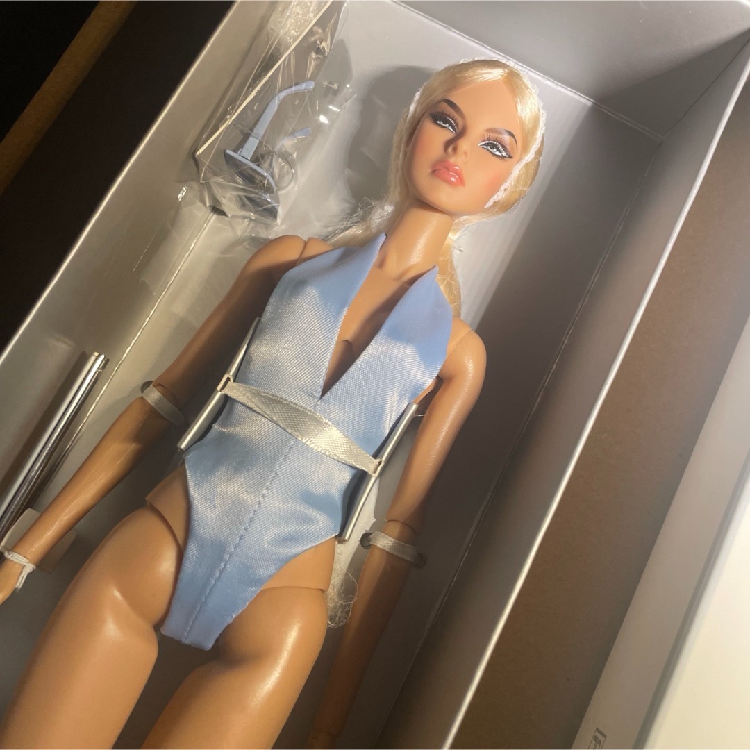 IntegrityToys Fashion ty Agnes新品未使用 Integrity Toys Fashion Royalty Malibu Sky Baroness Agnes Von