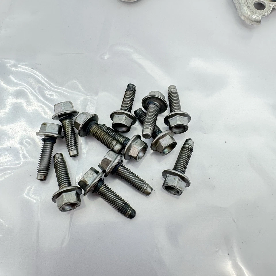 2021-2025 Chevrolet Trailblazer Encore Engine Crankshaft Seal 25207385 OEM - Image 2 of 4