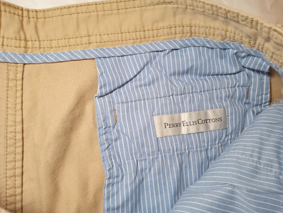 Men's Perry Ellis Shorts Khaki Casual Shorts Men's Size 36 Golf - Image 3 of 4