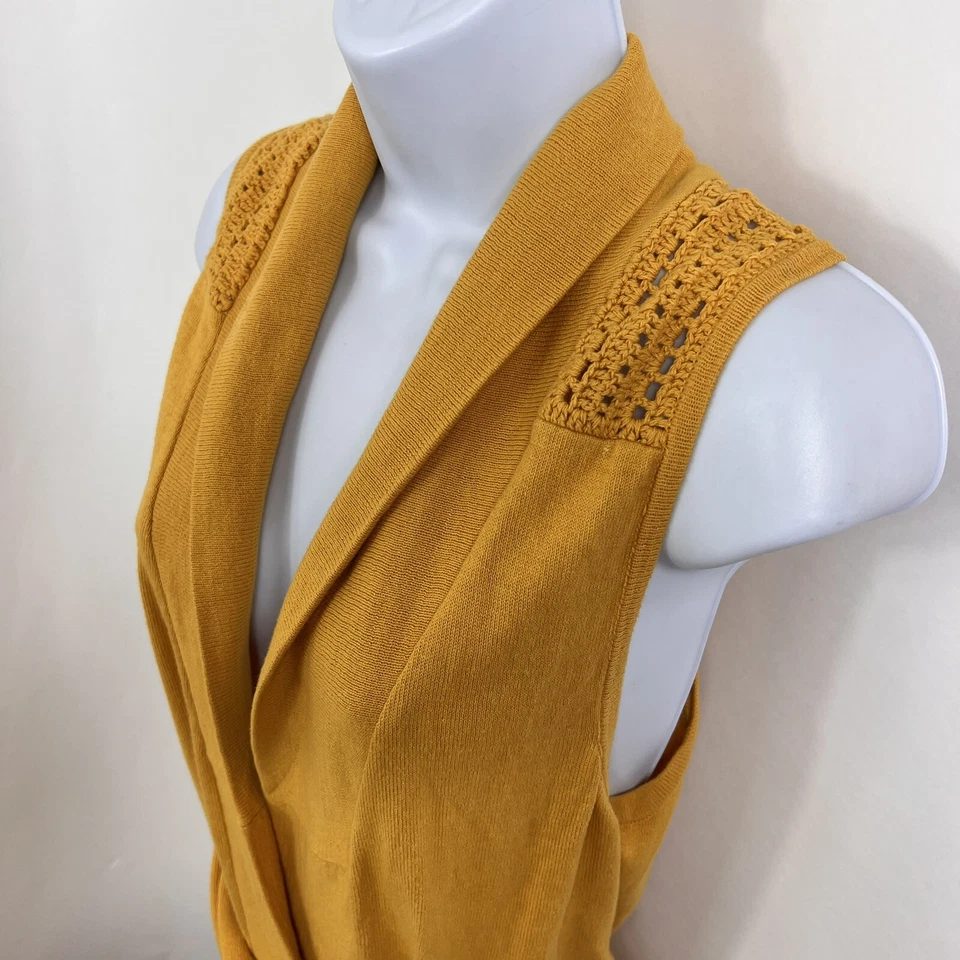 Cárdigan suéter de tul para mujer pequeño dorado sin mangas frente abierto cinturón ganchillo Foto 4 de 4