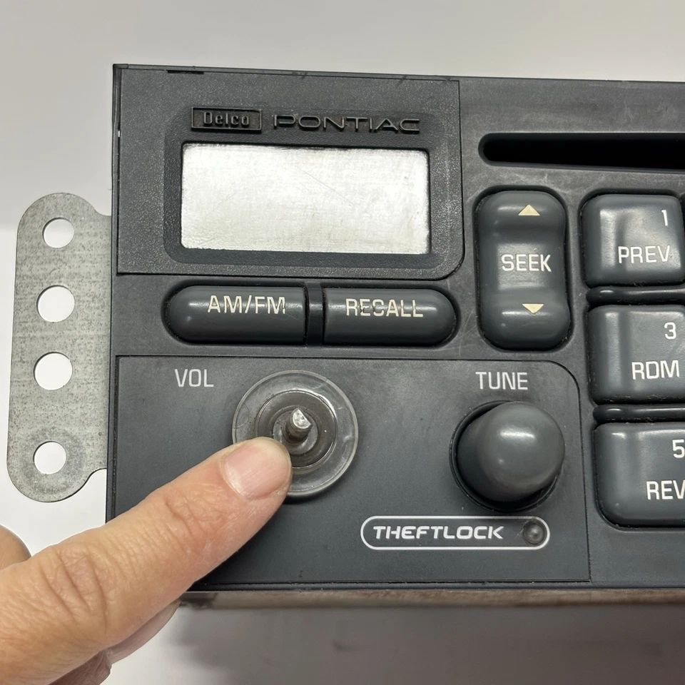 97 98 99 00 01 02 03 Pontiac Grand Trans Prix Am Firebird Delco CD radio Stereo - Image 3 of 4