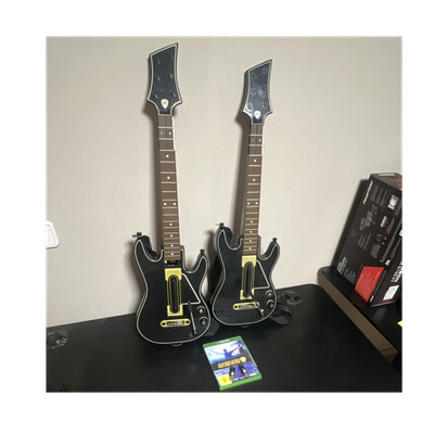 Guitar Hero Live Xbox One Set mit 2 Gitarren, 2 USB-Dongles und Spiel
