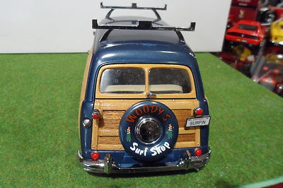 FORD WOODY STATION WAGON 1949 bleu au 1/18 MOTOR CITY CLASSICS