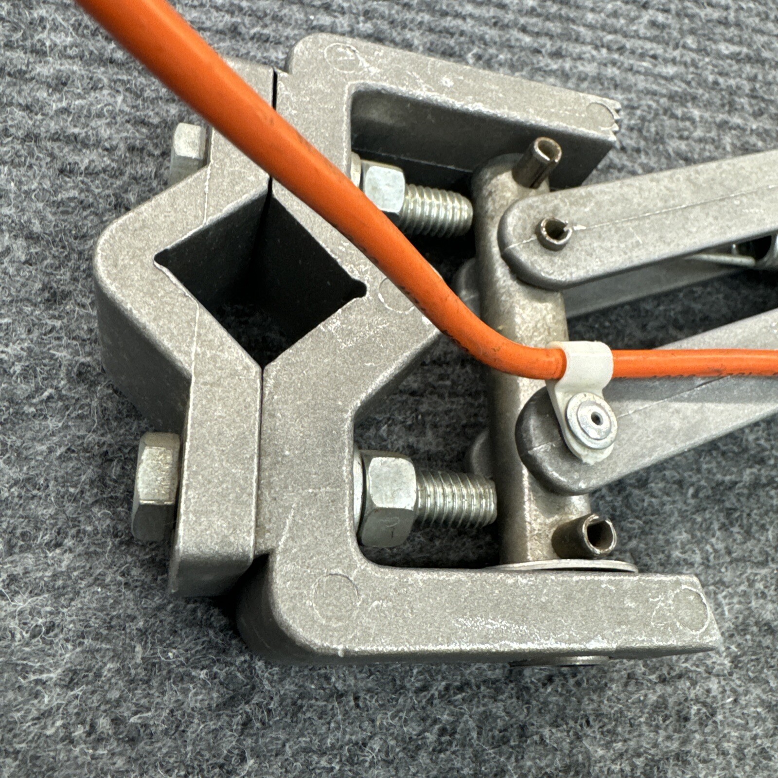 TITANEX INSUL8 256B OVERHEAD CRANE Rail Collector Arm Assembly 30 Amp