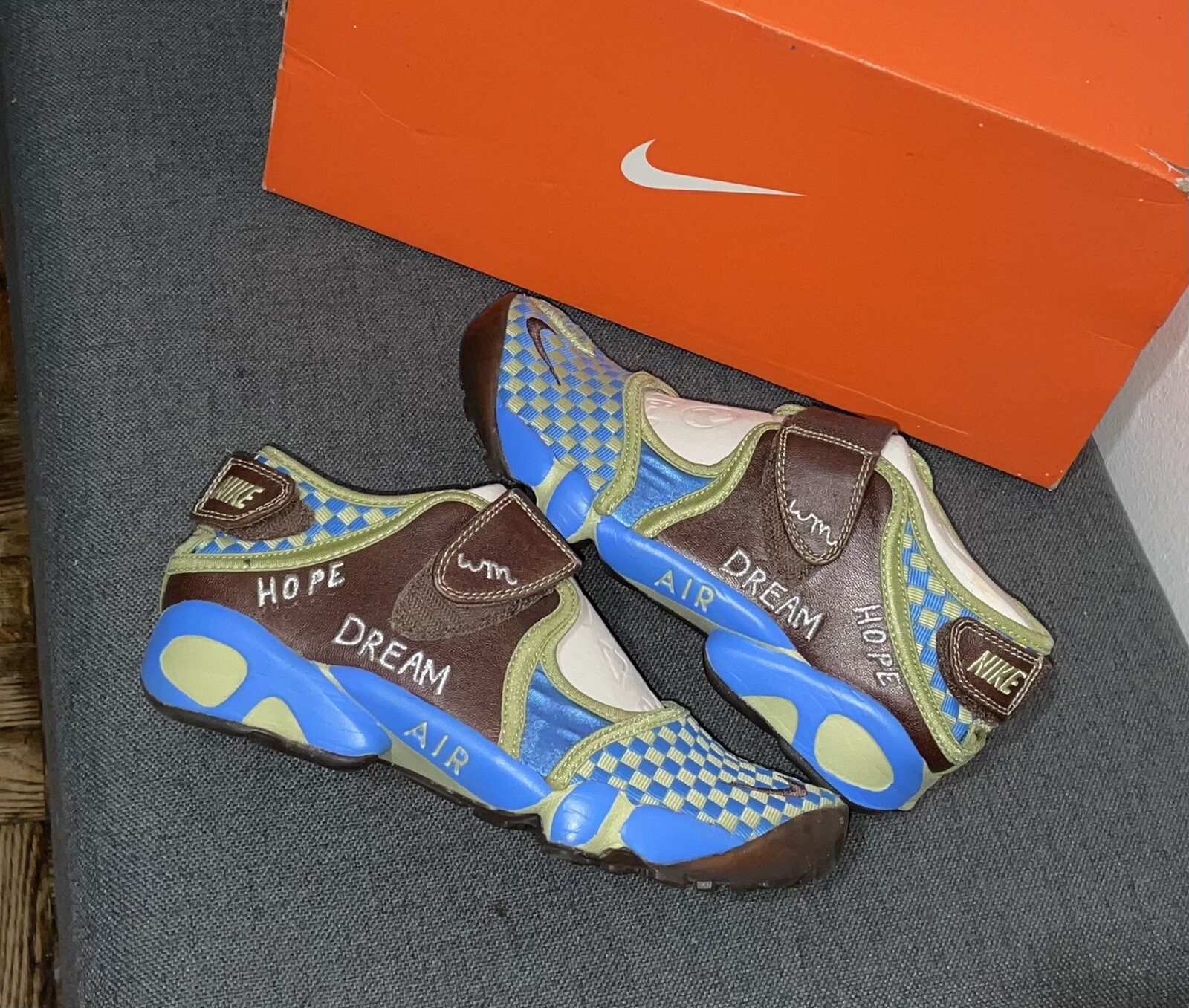 Nike Air Rift Premium Doernbecher 2007 Vintage Rare Size 8 Brand New