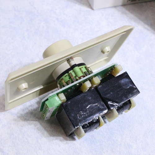 BIC America VOL-IS Stereo Volume Control Ivory Standard 100 watts/Channel 2 PACK - Picture 6 of 12