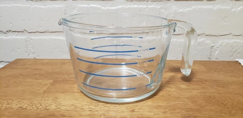 VINTAGE PYREX BLUE LETTER MEASURING CUP 4 CUP 1 QT.