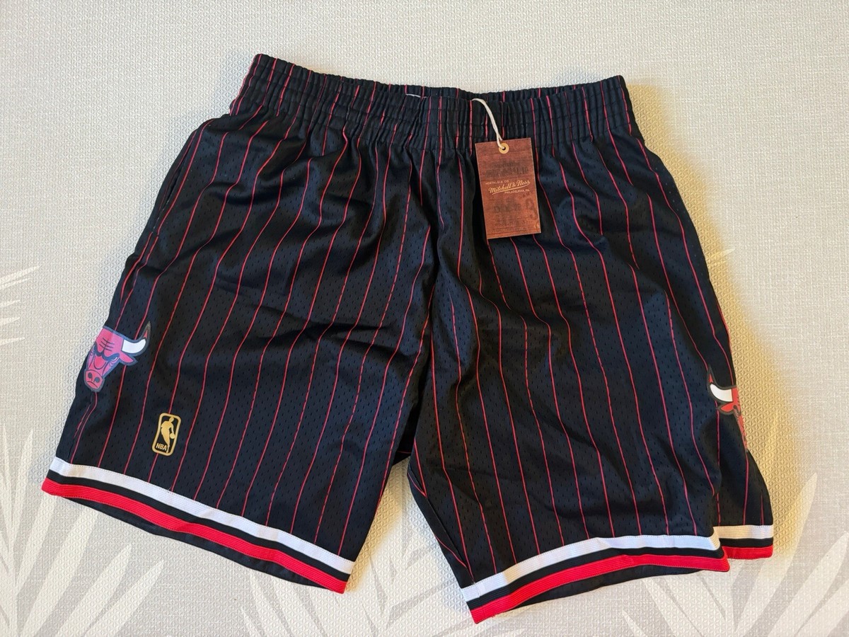 1996ー97 CHICAGO BULLS シカゴブルズハーフパンツRUSH黒赤 Chicago Bulls Alt 96-97 Swingman Shorts Mitchell & Ness Black