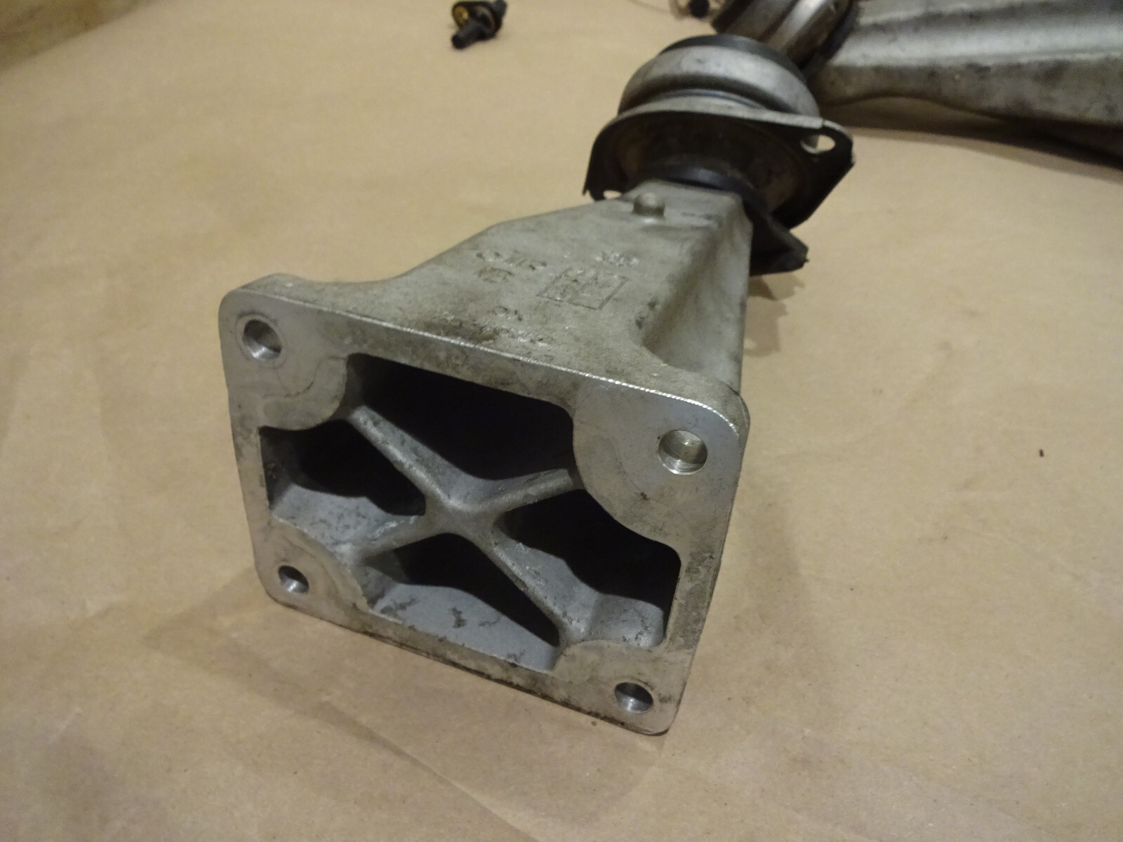 Ferrari California - RH Engine Mount With Flexible Pad  -  P/N 244633 - 269817