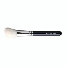 Hakuhodo J4003 Hand Crafted Makeup Highlighter Brush