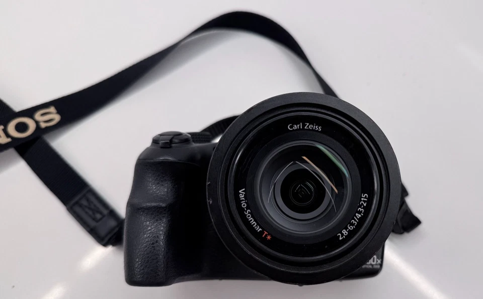 Sony DSC-HX400V 20.4MP Bridge Camera Carl Zeiss T* 50x Zoom 64gb SD & Adapter  - Image 3 of 4