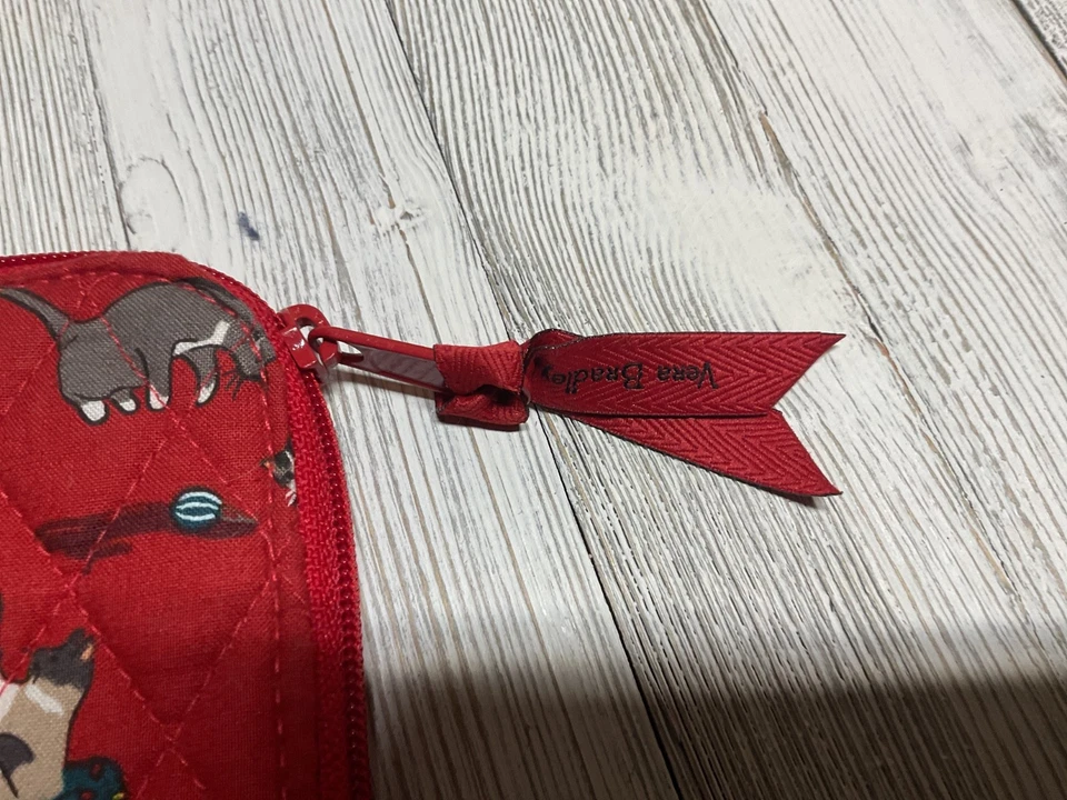 Cartera Muñequera Vera Bradley Holiday Cats Roja RFID 2021 Colección Navidad Foto 3 de 4