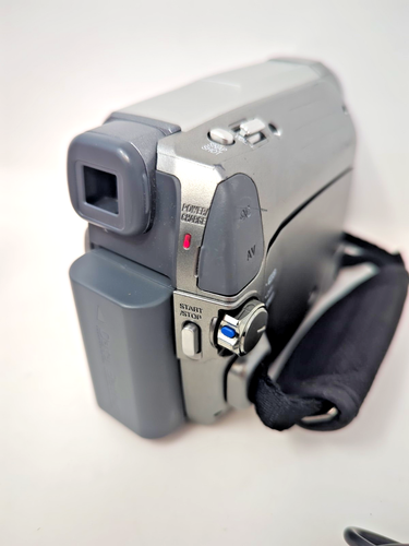 JVC GR-D770 Mini DV, Flash Media Camcorder Great Condition. please read *WORKS* - Picture 3 of 5