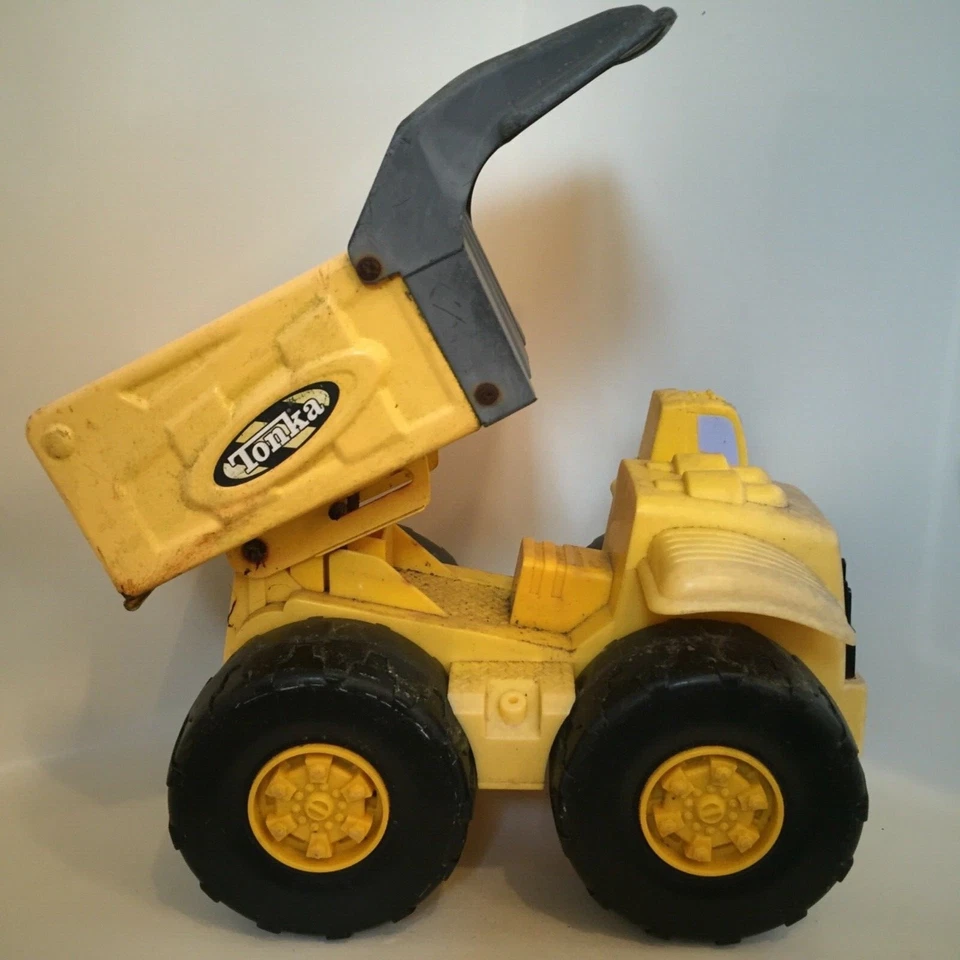  Camión de volteo Tonka amarillo 2001 Foto 4 de 4