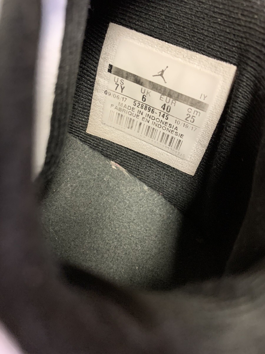 RARE🔥 Nike Air Jordan 11 XI Retro White Emerald Rise Size 7Y