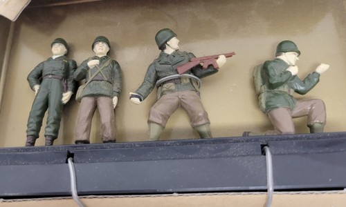 Diecast Elite Command Soldiers U.S. Third Army no box missing 1 rifle - Picture 12 of 16