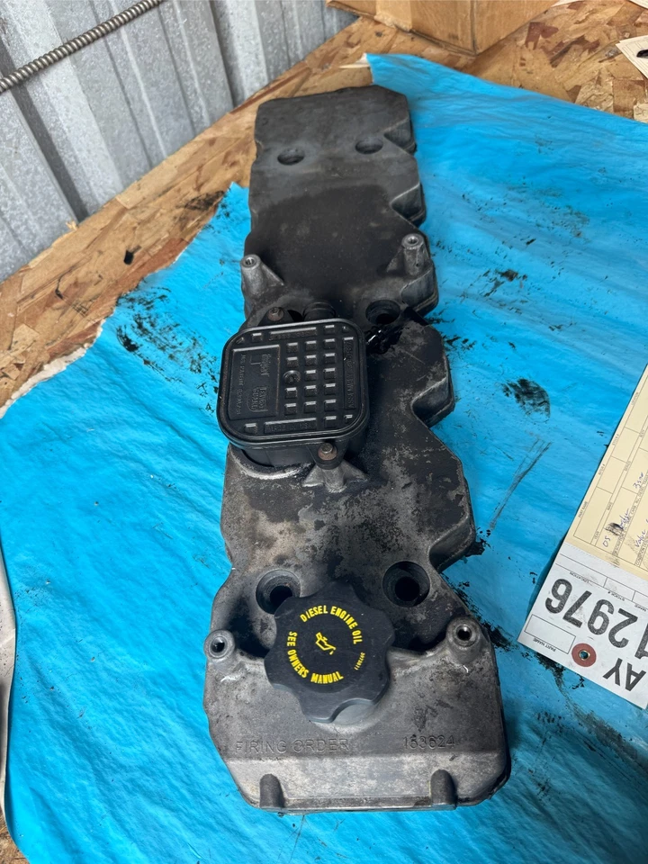 Dodge Ram 3500 2005 cubierta de válvula de motor 3957987 hecha en EE. UU. Foto 2 de 4