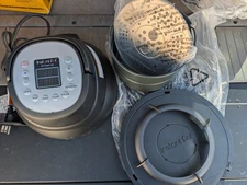 Instant Pot Air Fryer Lid 6 qt Multi-Use Dehydrate Broil Bake Roast Reheat NEW