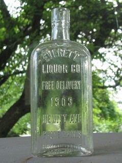 nice HALF PINT old EVERETT WASHINGTON LIQUOR CO. Western whiskey flask bottle