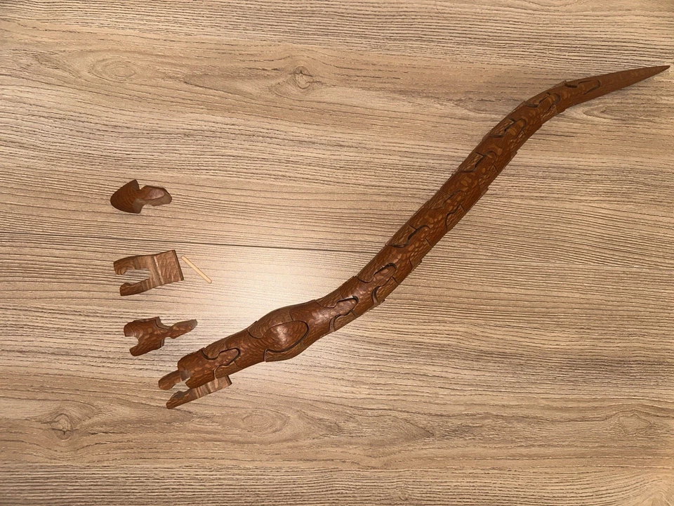 Rompecabezas de serpiente de madera del artista Peter Chapman. Foto 3 de 4