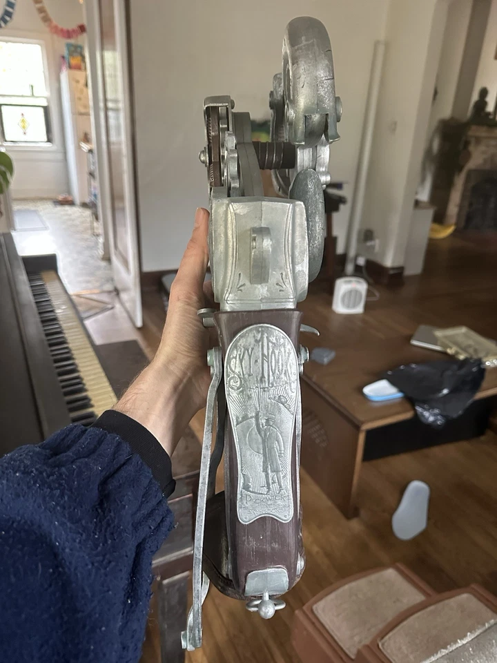 Réplica Bioshock Infinite Skyhook (falta pieza) Foto 4 de 4