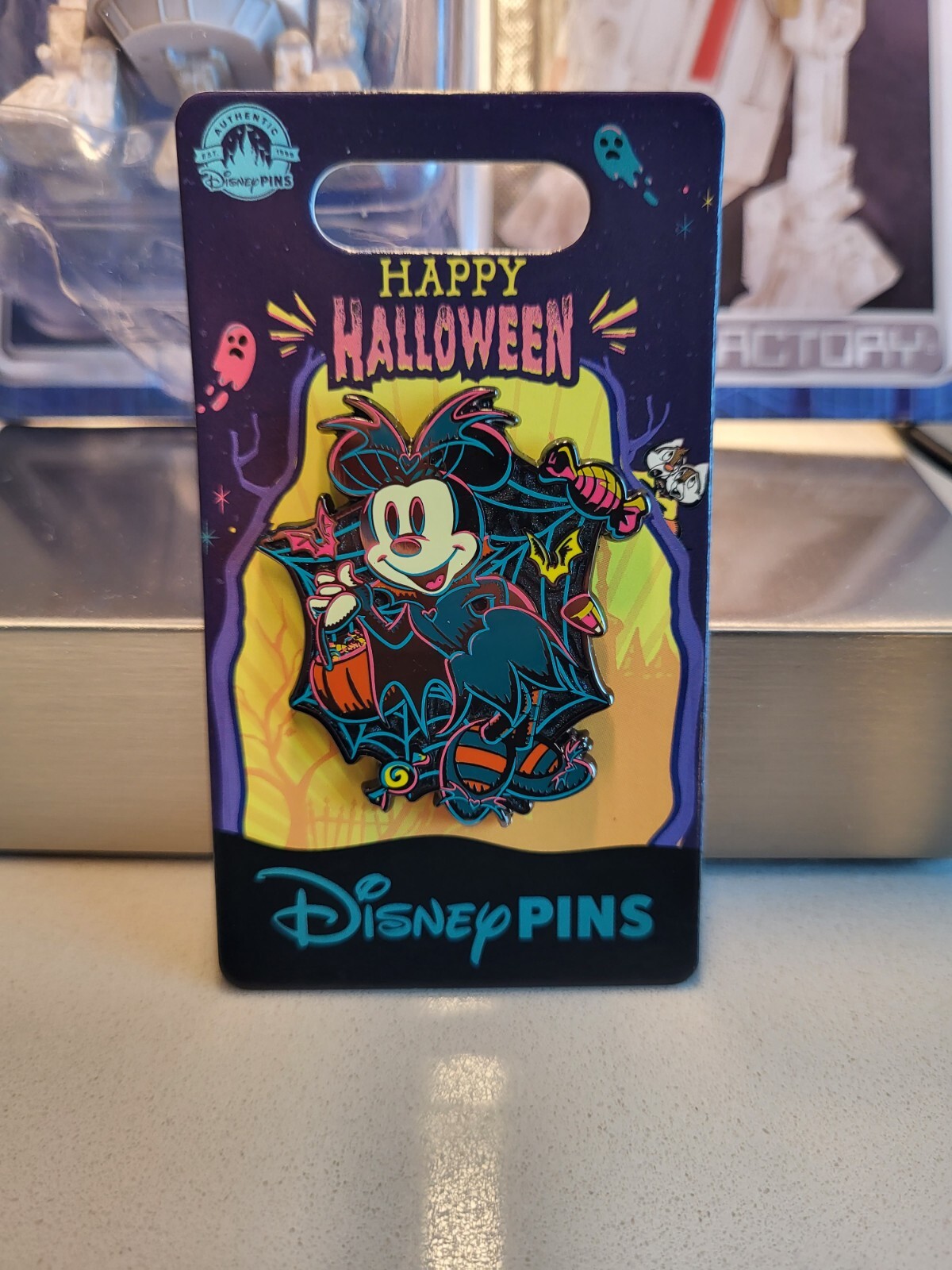 New 2023 Disneyland Park Happy Halloween Minnie Mouse OE Pin