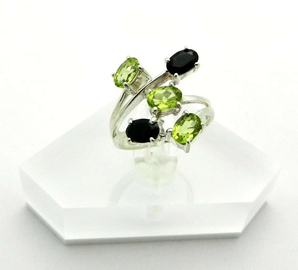 Solid 925 Sterling Silver Peridot & Black Onyx Cluster Ring size 7.5 - Image 3 of 4