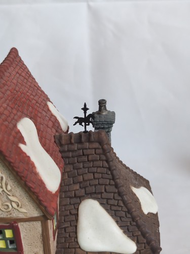 *Leggi* Dept 56 Heritage Village "Nettie Quinn Puppets & Marionettes" D11 - Foto 5 di 10