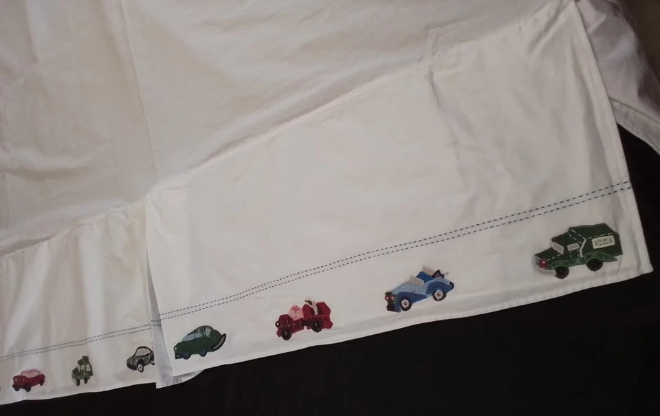 Falda de cuna Pottery Barn para niños autos y camionetas 28"x52"x11" roja azul verde Foto 2 de 4