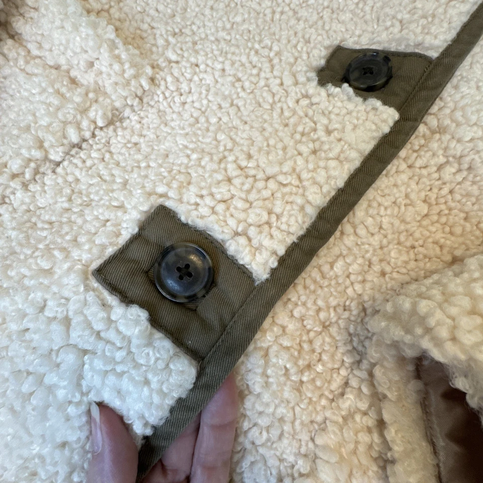 J. Jaqueta Crew Feminina Sherpa Boucle Tamanho XXL Marfim Acabamento Verde Oliva - Imagem 3 de 4