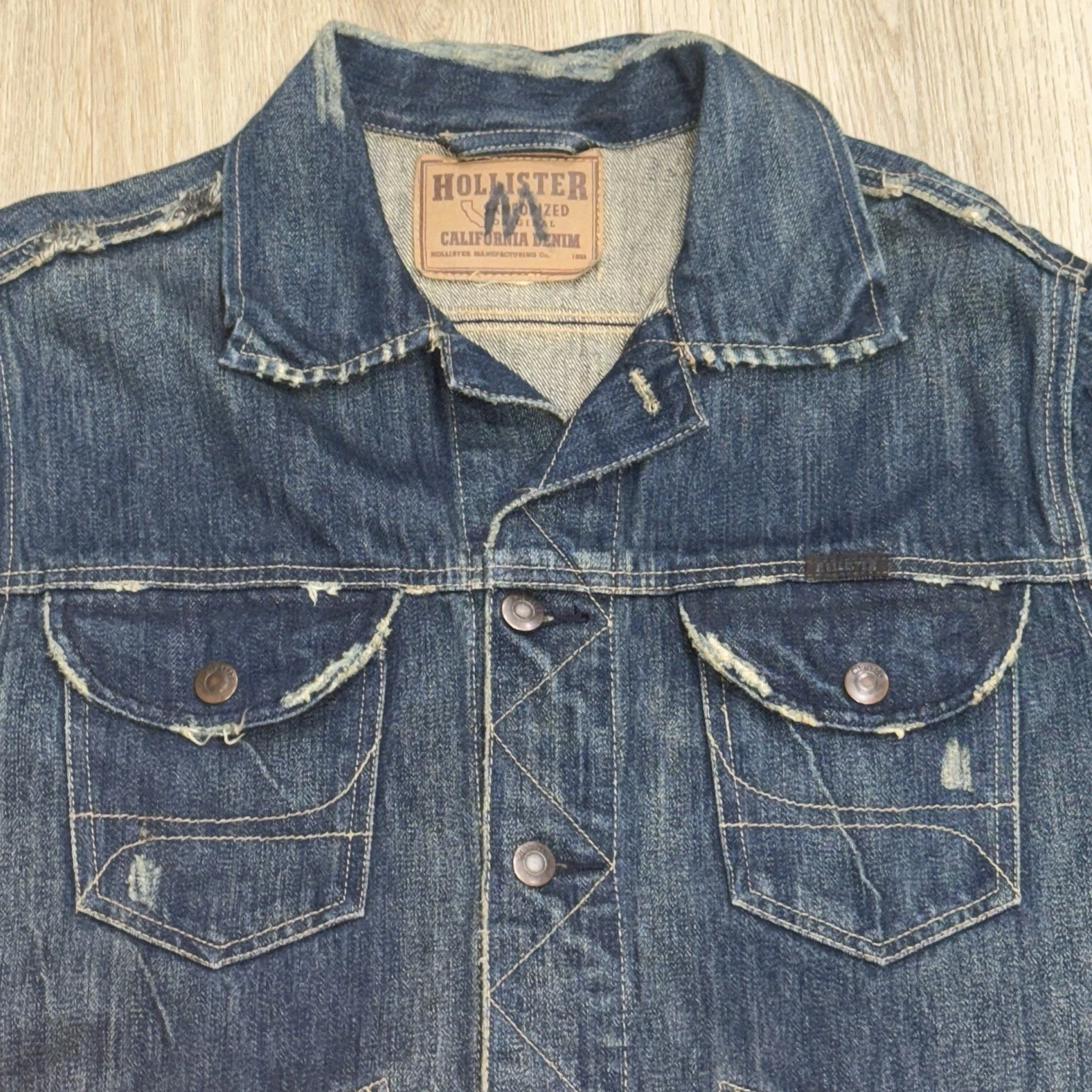 Men’s 2000’s Hollister Distressed Jean Jacket Size Medium