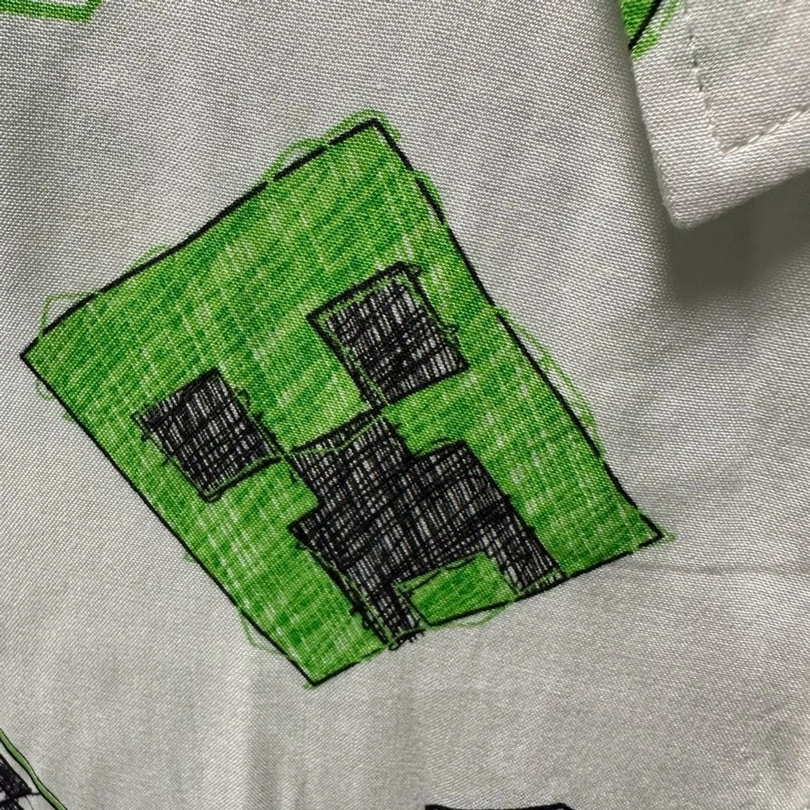 Minecraft button down shirt size Large NWT