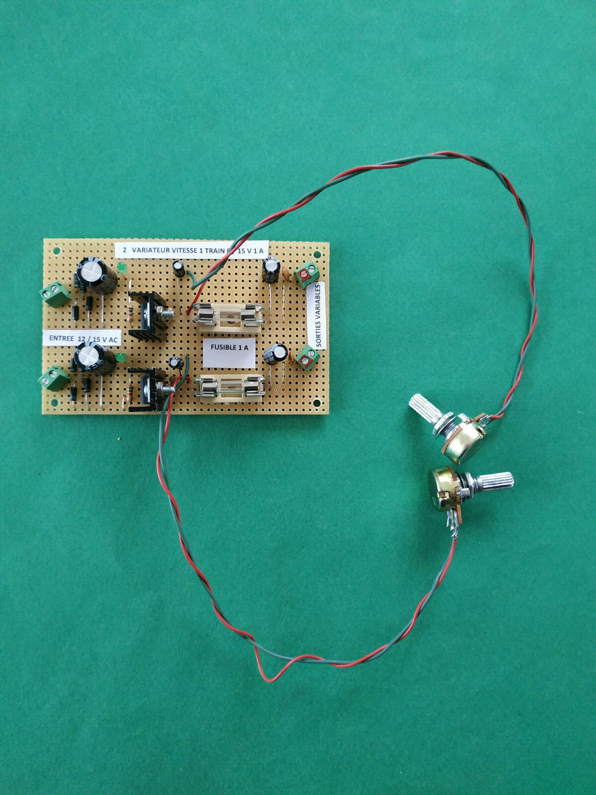 Commande de 2 trains électriques boîtier double alimentation 12V pour circuits HO N Z