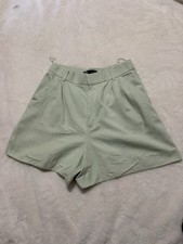 ZARA Women s Green Pleated Solid Chino Shorts...
