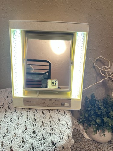 Vintage General Electric Lighted Makeup Mirror GE B21M-1 Dual Sided 4 Settings - Picture 3 of 12