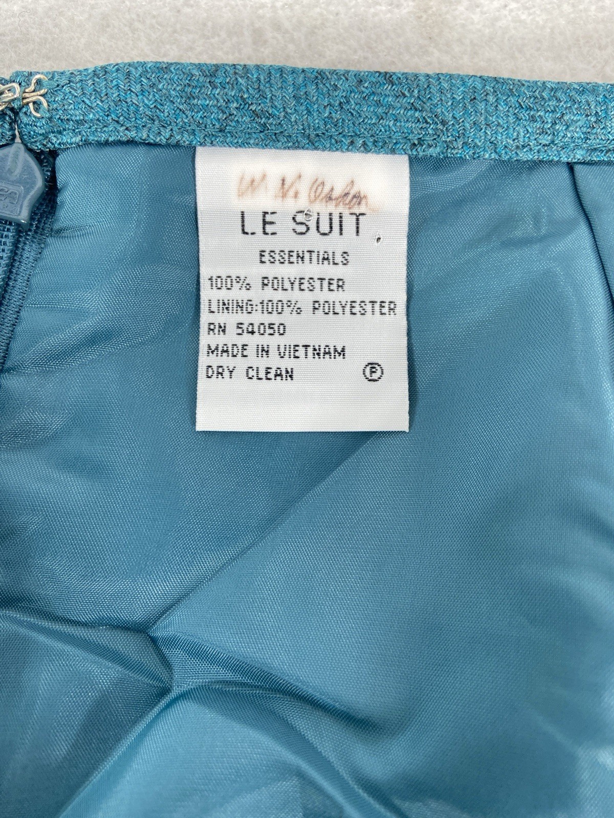 Le Suit 2PC Skirt Suit Women’s 10 Teal Blazer Buttons Long Sleeves Pleated Hem