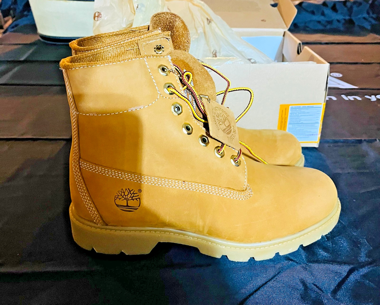Boots Nubuck: Brand New