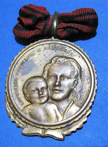 Rare Albanian Motherhood Medal – Glory to Mother – Mother’s Order – Albania - Picture 4 of 4