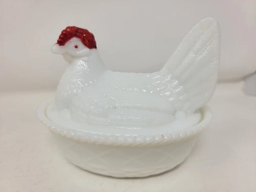 Vintage Westmoreland Milk Glass Chicken/Hen on Nest Covered Dish Split Tail