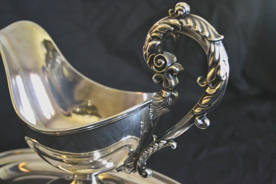 Sauciere casque métal argenté HALLOT 19 e Napoleon III - Photo 2/4