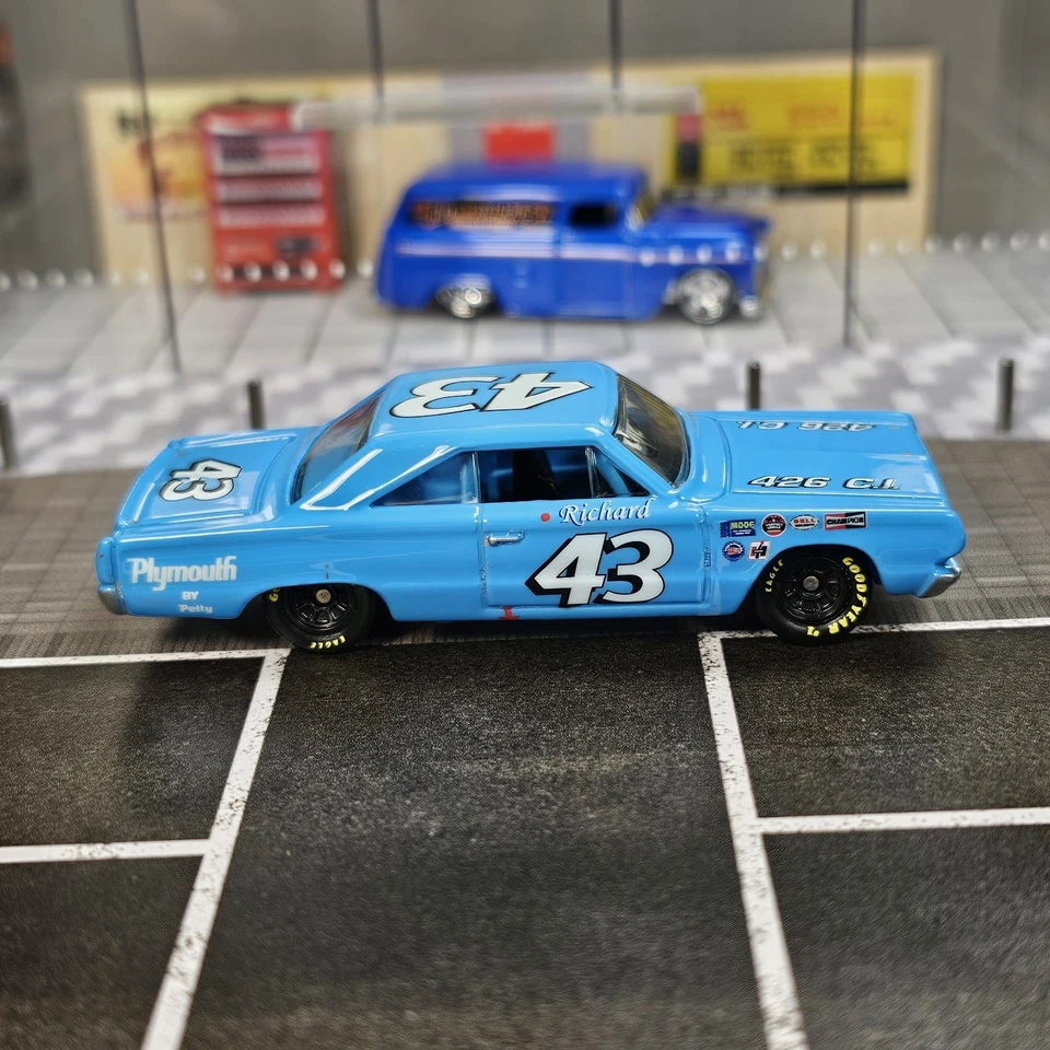 Richard Petty #43 67 Plymouth Racing NASCAR 2005 1967 edición limitada Hot Wheels Foto 3 de 4